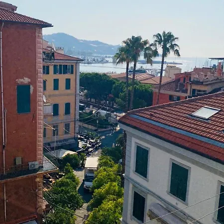 Lägenhet La Mansarda Azzurra - Ariston Mare E Porto Vecchio A 3 Minuti